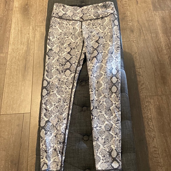 Victoria’s Sport workout leggings - Picture 1 of 3